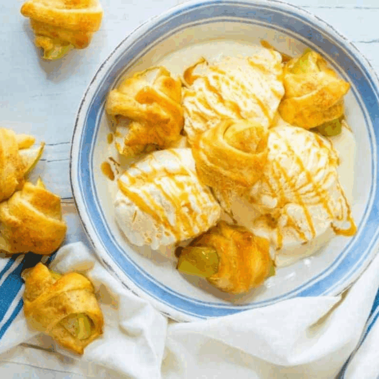 Golden-brown Air Fryer Apple Pie Crescent Rolls with cinnamon-spiced apple filling