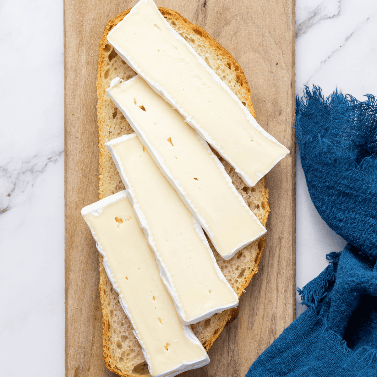 Air Fryer Apricot Brie Bites