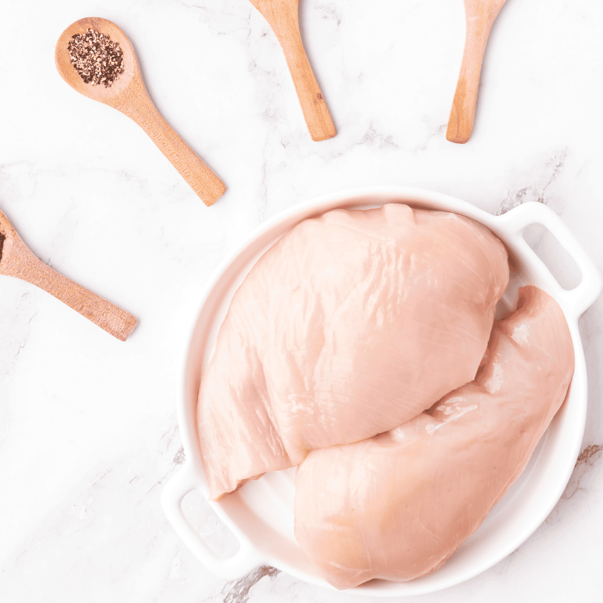 Ingredients for Instant Pot salsa chicken: boneless chicken breasts, salsa, taco seasoning, lime, garlic, and olive oil