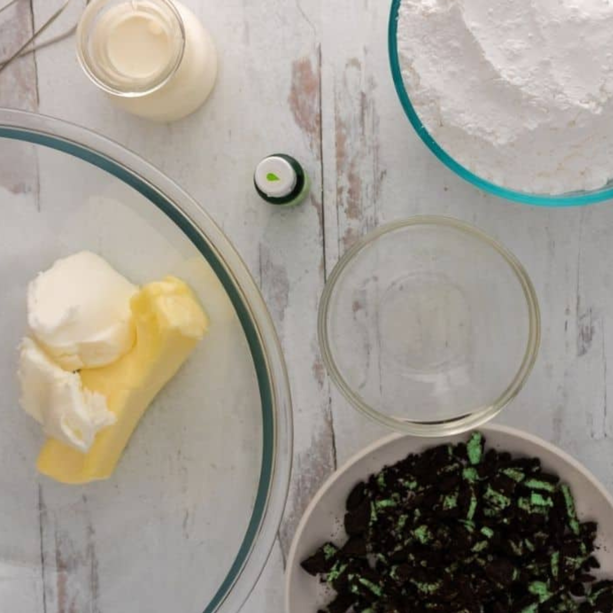 Ingredients needed for Air Fryer Mint Chocolate Cookies ‘n Creme Cake for the frosting.