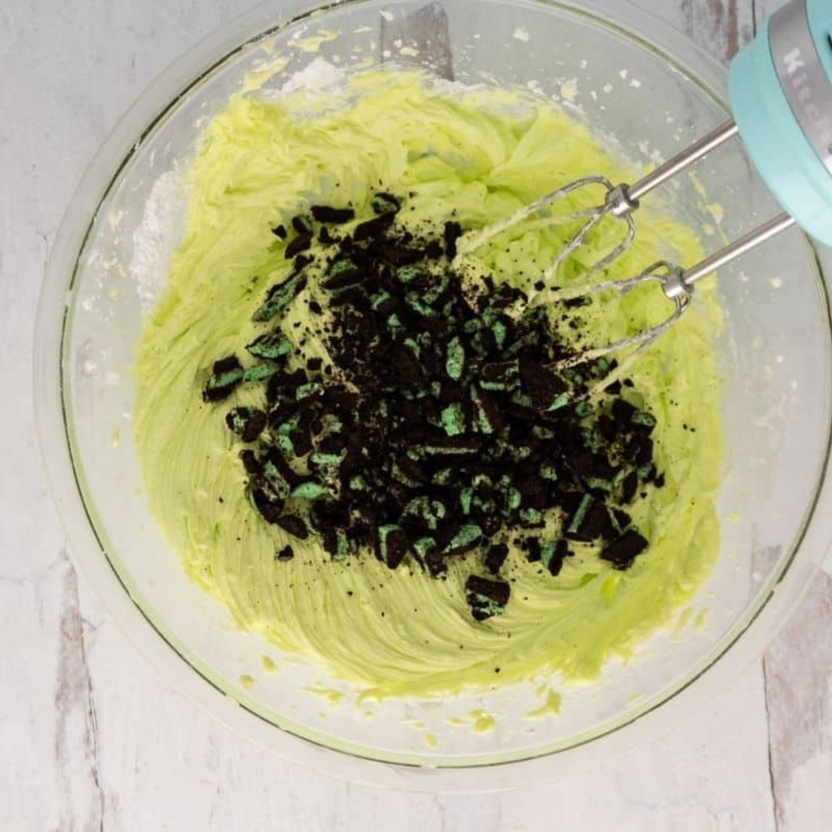 Make Mint Chocolate Cookies Buttercream in the mixing bowl.