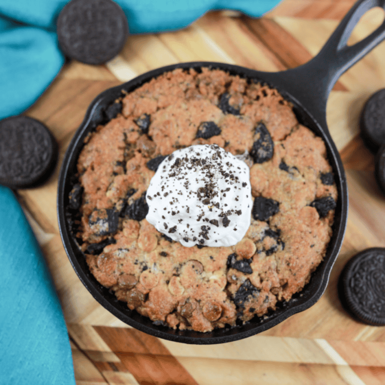 Golden-baked Air Fryer Cookies & Cream Pizzokie topped with chocolate chips and crushed Oreos.