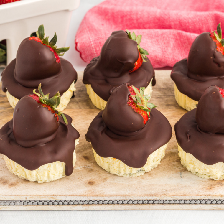 air fryer chocolate strawberry mini cheesecakes