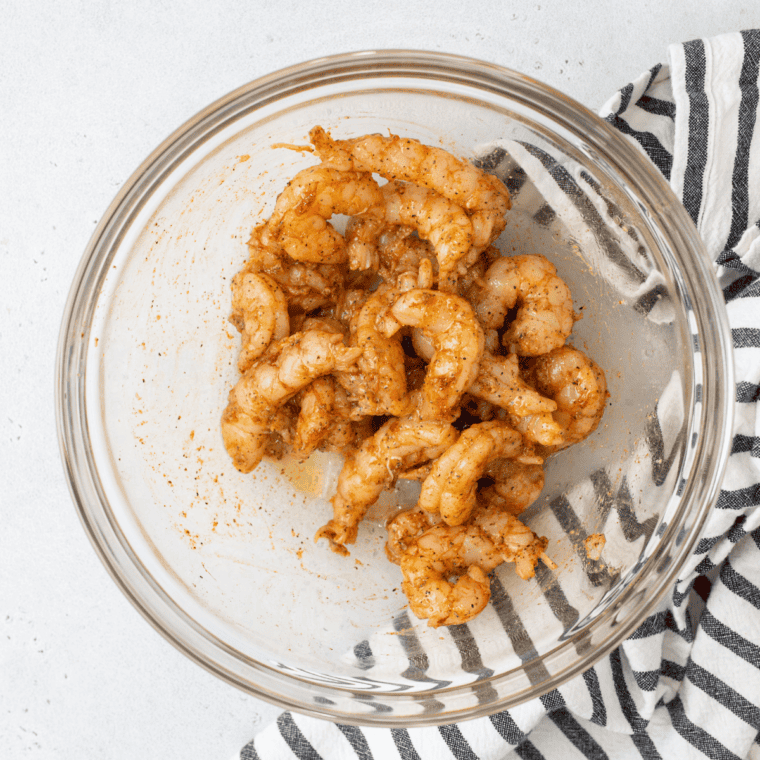 Air fryer preheating to 400 degrees Fahrenheit for cooking shrimp.