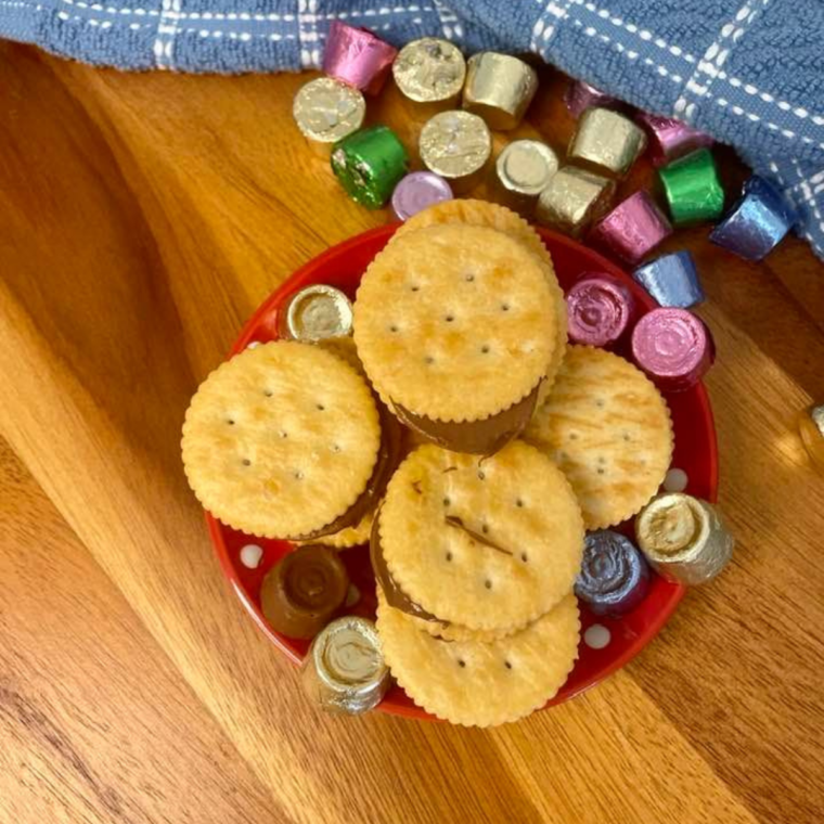 Air Fryer Rolo Stuffed Ritz Crackers