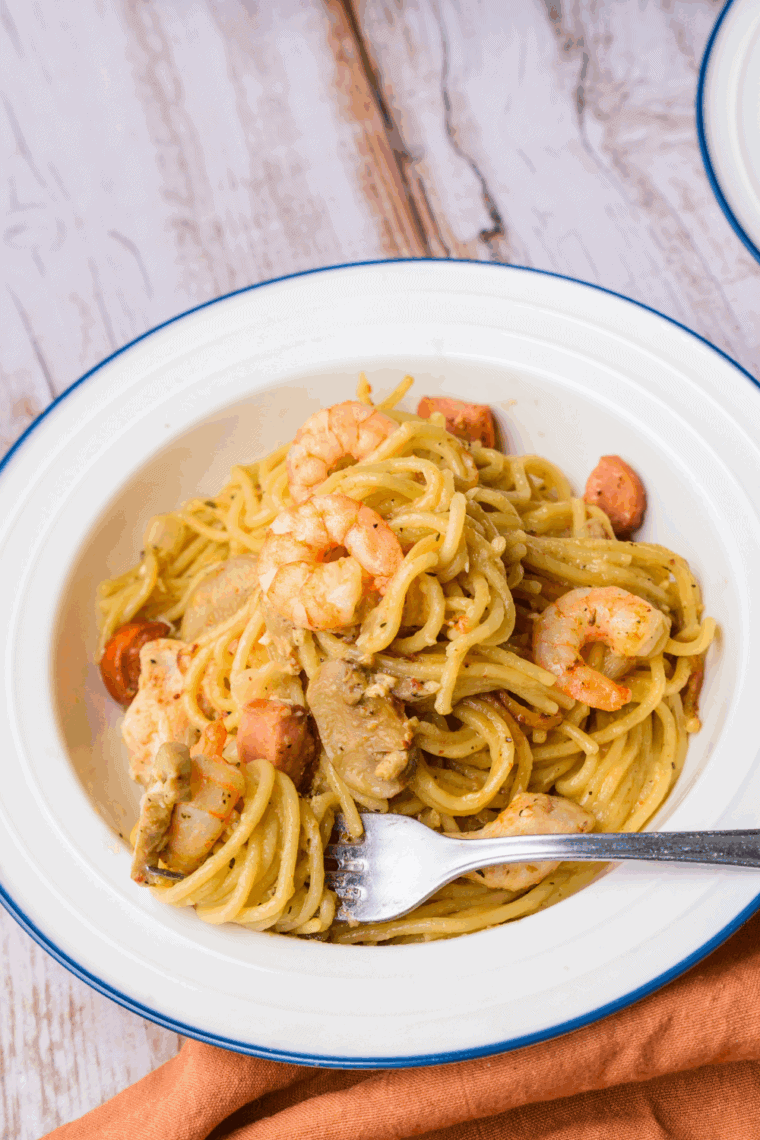 Creamy Cajun Chicken Linguini Alfredo with tender chicken and cheesy sauce, copycat of Red Lobster