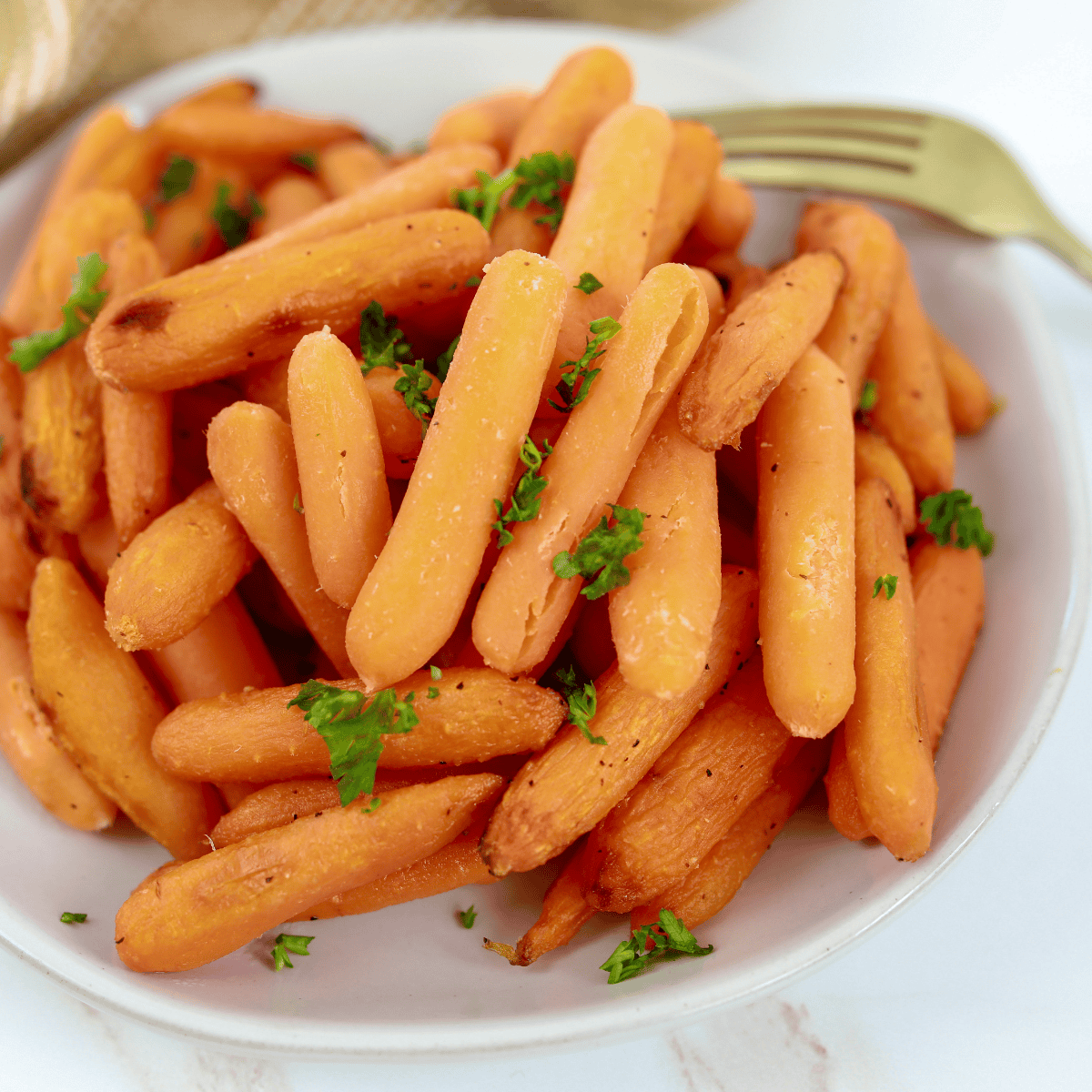 If you’ve never had Texas Roadhouse copycat cinnamon glazed carrots, now is the time to give these sweet tender carrots topped with parsley a try.