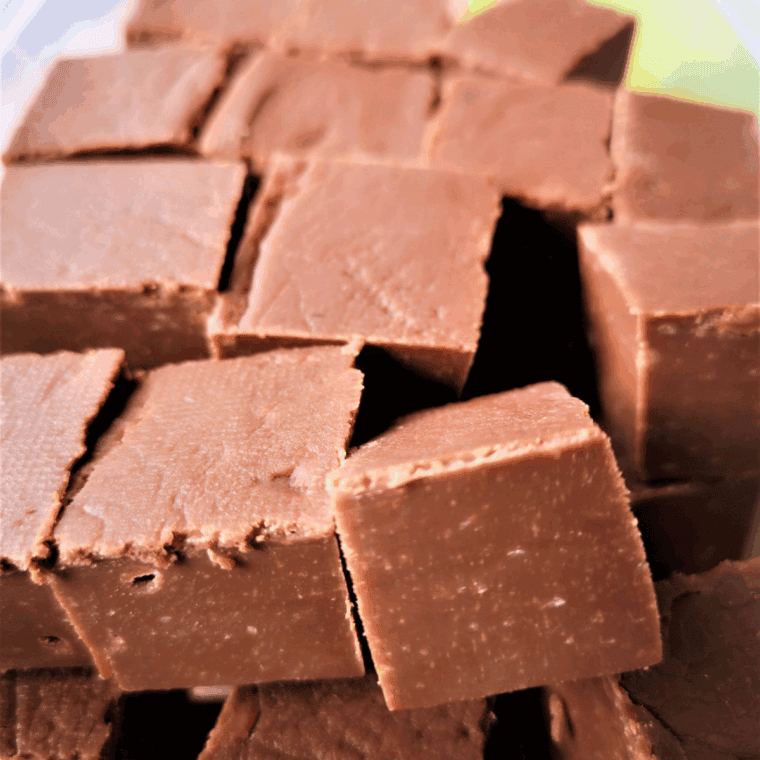 Copycat Buc-ee’s Fudge plate on kitchen counter.