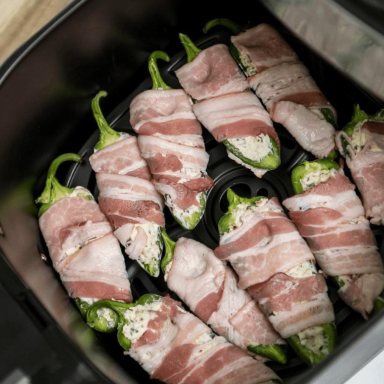 Serve:
Carefully remove the jalapeƱo poppers from the air fryer. Let them cool for a few minutes as they will be very hot.
Serve warm as is or with your favorite dipping sauce.
Enjoy your homemade Air Fryer JalapeƱo Poppers! Theyāre the perfect combination of spicy, creamy, and crunchy - ideal for snacking, parties, or as a delicious appetizer.