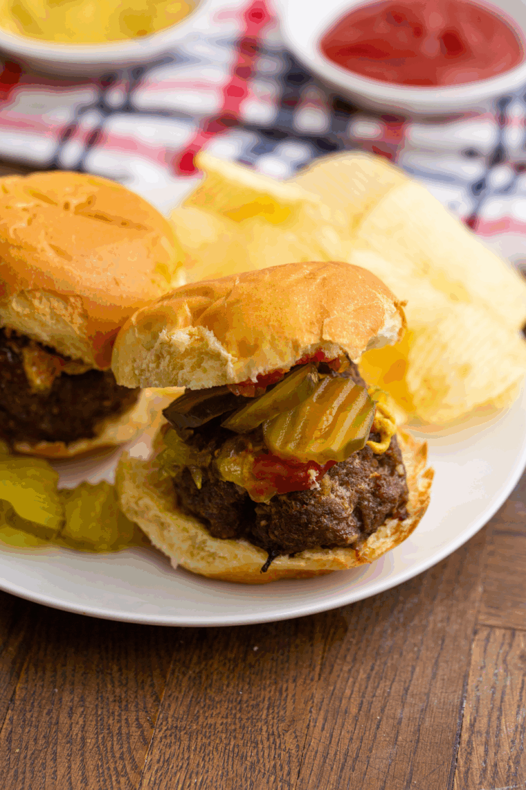 Easy homemade Chili’s Big Mouth Bites copycat – crispy tortilla bites filled with melted cheese and seasoned beef.