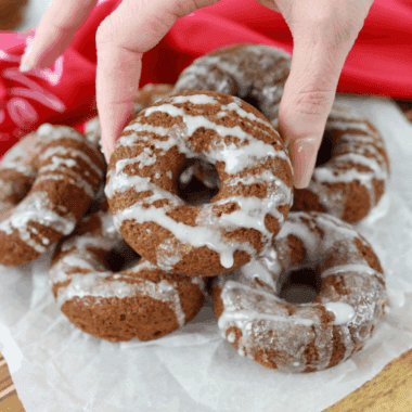 These Air Fryer Gingerbread Donuts are tender, warmly spiced, and taste like the holidays in donut form. Made fast in the air fryer, they’re perfect for Christmas mornings, cozy weekends, or anytime a gingerbread craving hits.