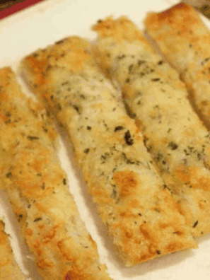 Easy Air Fryer Cheesy Bread Sticks