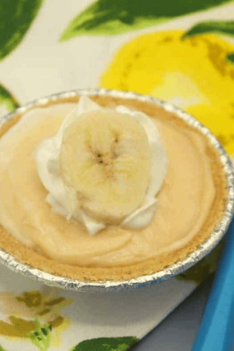 Air fryer banana cream pie with golden crust, creamy banana filling, and whipped topping