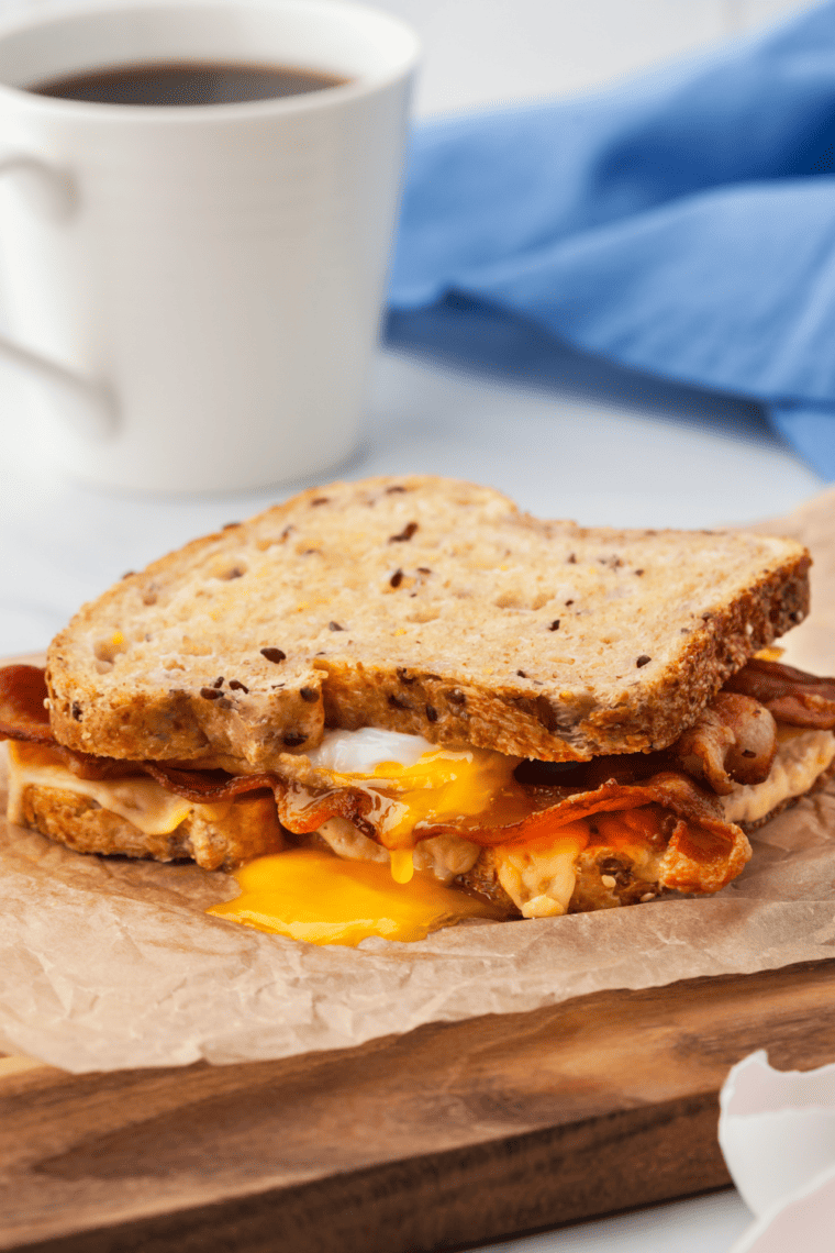 Air Fryer Bacon And Egg Sandwich