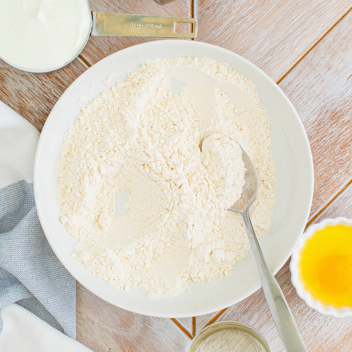 ngredients for Air Fryer Poppy Bagels: Display of essential ingredients for making air fryer poppy bagels, including flour, poppy seeds, yeast, salt, water, and other necessary components.
