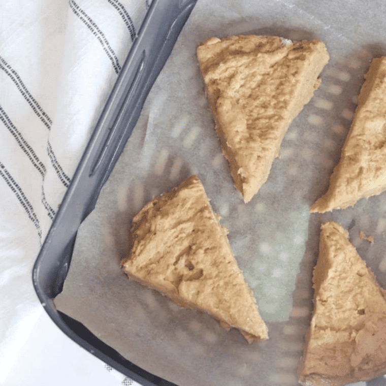 Air Fryer Pumpkin Raisin Scones