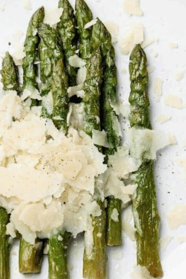 Plated Chili’s-style asparagus spears drizzled with olive oil and lemon