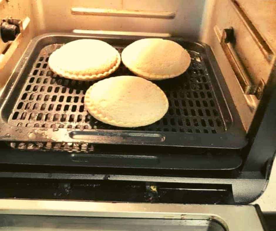 air fryer with frozen uncrustables