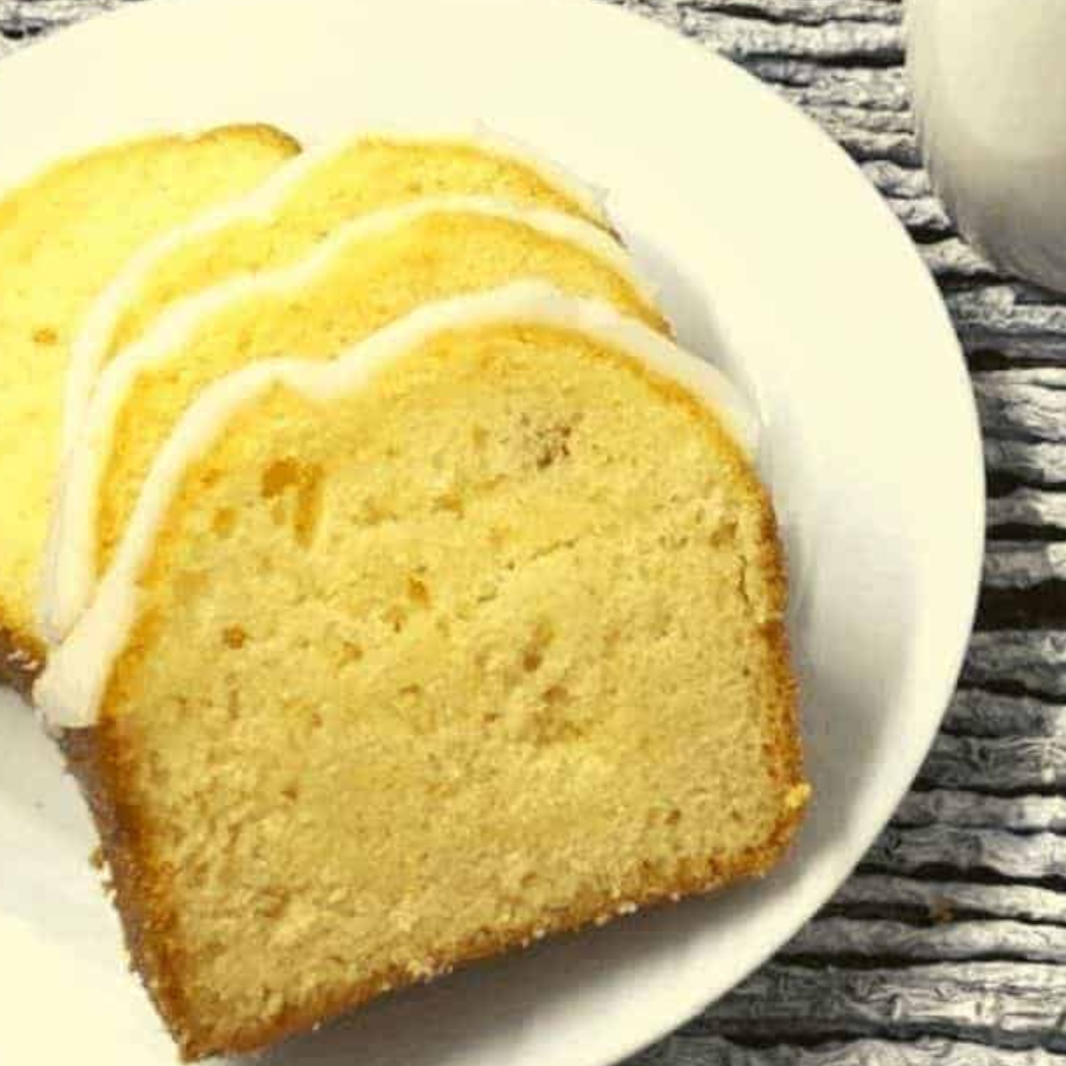 Easy Iced Lemon Pound Cake