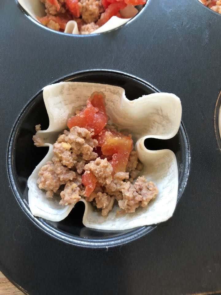 If you're looking for a delicious and easy way to make tacos, then you've got to try air fryer taco cups! This dish is perfect for busy weeknights, and it's sure to please the whole family. To make air fryer taco cups, you'll need: