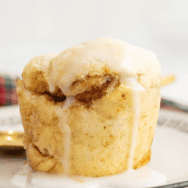 air fryer cinnamon rolls in a mug