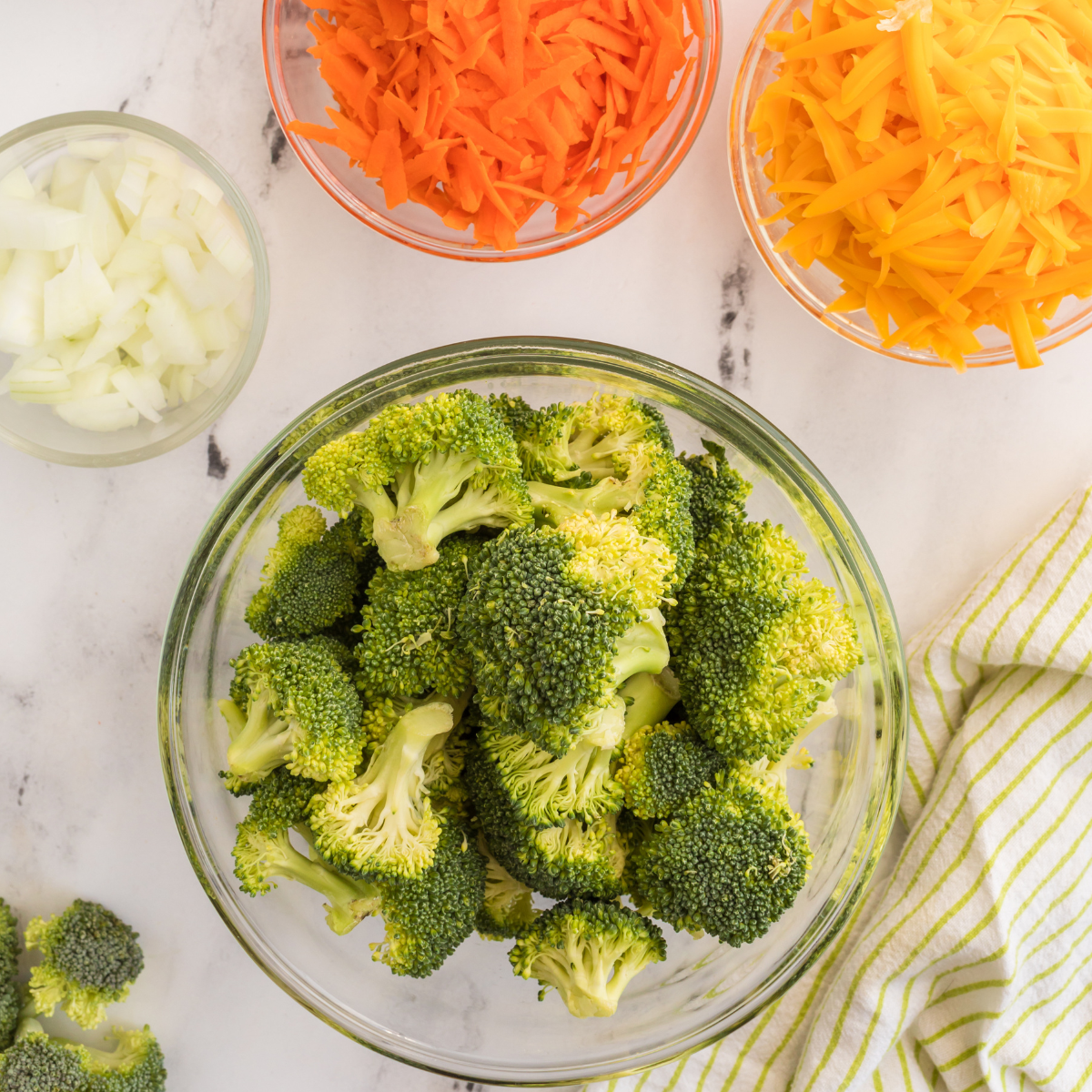 Ingredients needed for air fryer broccoli and cheese rice.