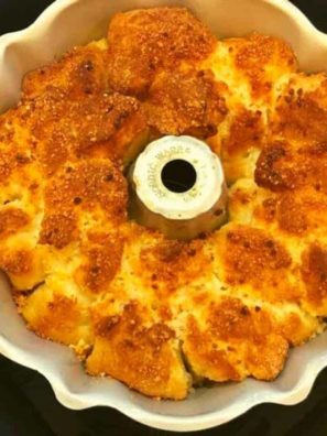 Air Fryer Garlic Parmesan Pull-Apart Bread