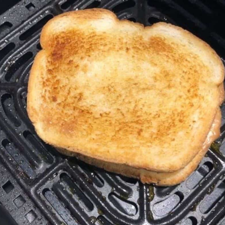 Air Fryer Fluffernutter Sandwich