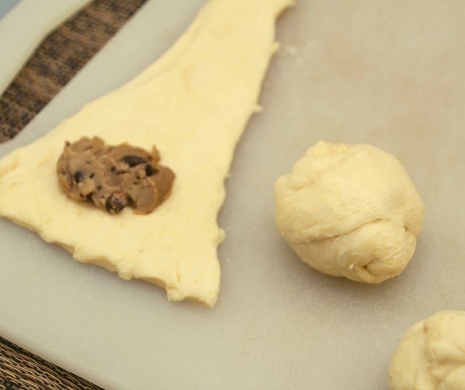 Cooking is a fun and delicious way to spend time with your friends and family. But sometimes, you don't have the time or patience to cook a big meal. That's where these cookie dough crescent bites come in! These little snacks are easy to make and taste great. Plus, they're perfect for when you're looking for a sweet treat. Keep reading for the recipe!