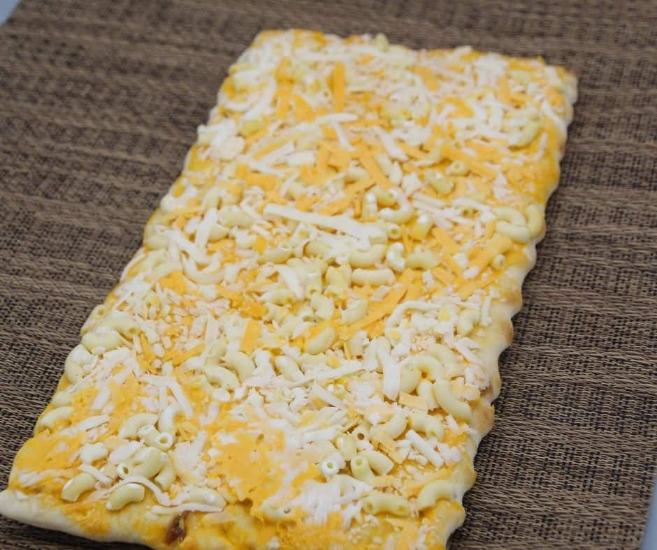 Air Fryer Mac & Cheese Flatbread Pizza