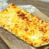 Air Fryer Mac & Cheese Flatbread Pizza