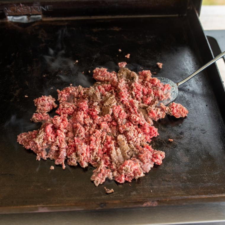 – Cook the meat:
Ground beef browning with taco seasoning on a Blackstone griddle