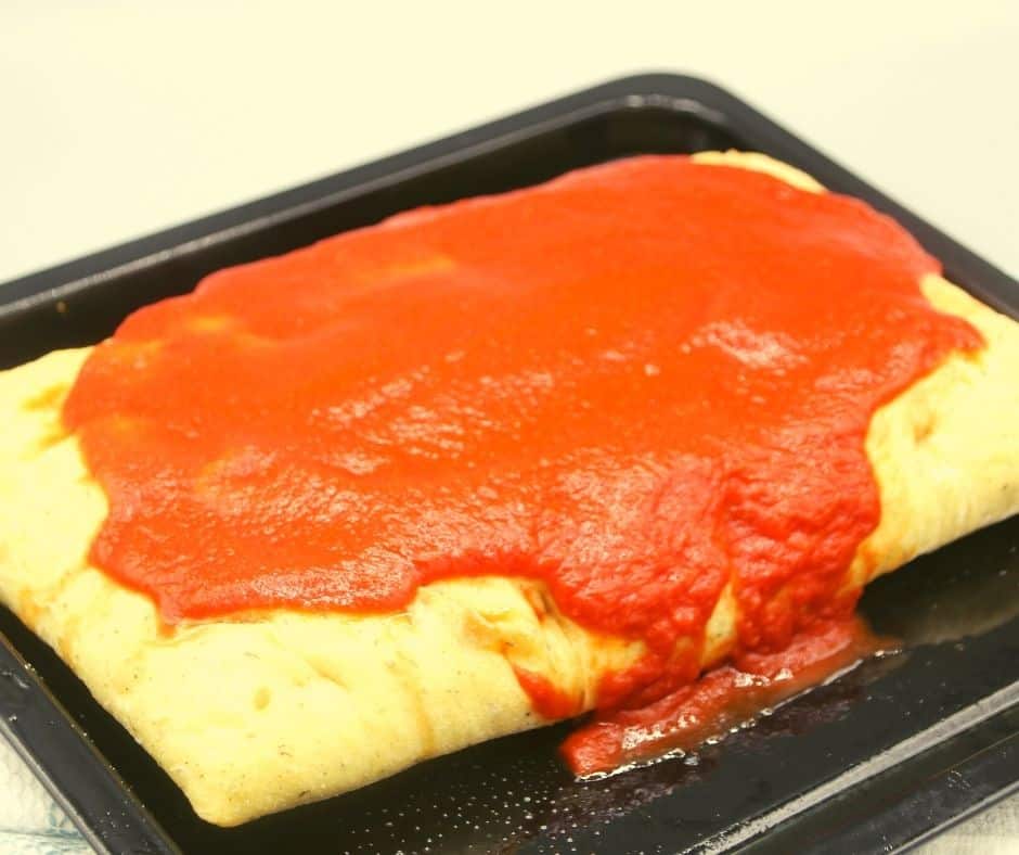 Spread Tomato Sauce over the foccaia.