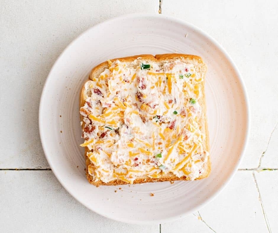 Jalapeño Popper Grilled Cheese: Prepare the cream cheese mixture in a bowl.