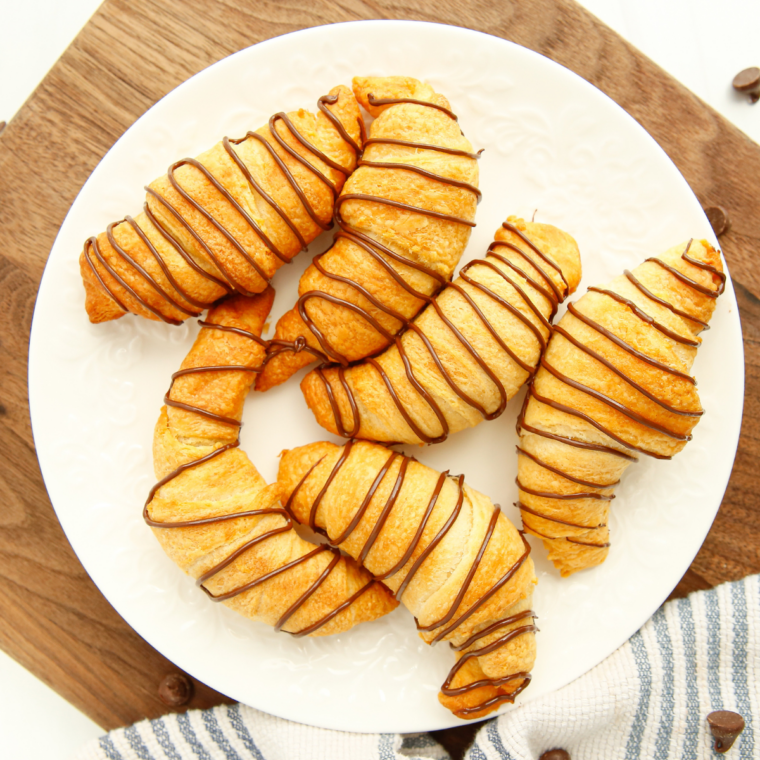 Air Fryer Nutella Croissants Pinterest pin with recipe title text