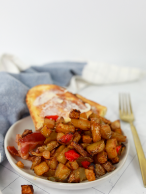 Crispy on the outside, fluffy inside — these air fryer breakfast potatoes are ready in 20 minutes with no soaking. Better than the diner. Tested recipe.