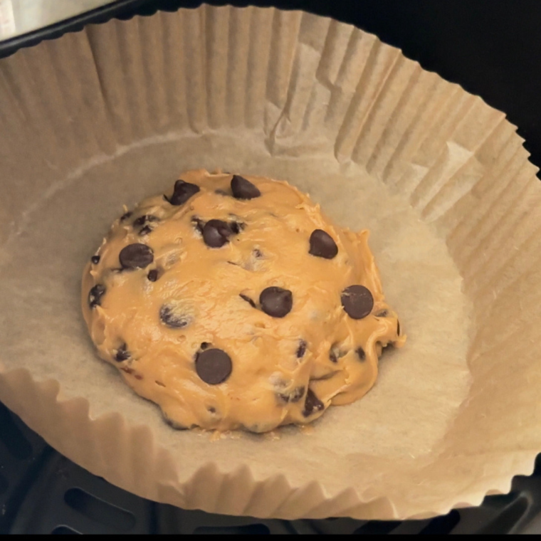 Air-Fryer-Chocolate-Chip-Cookies-