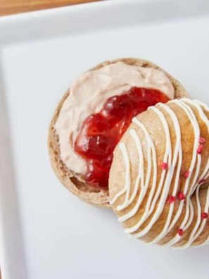 Air Fryer Strawberry Bagels
