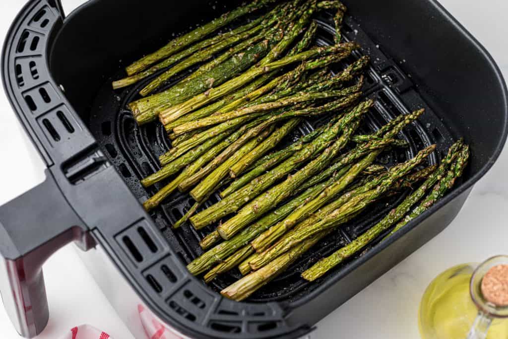 Air Fryer Weight Watchers Asparagus, perfectly cooked with a crisp texture and vibrant green color, served as a healthy side dish.