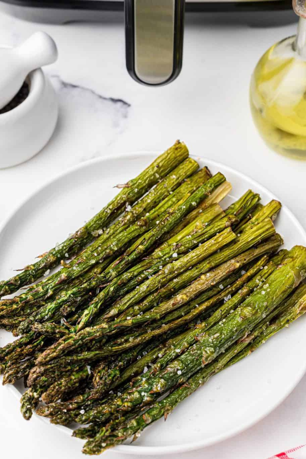 Perfectly cooked Air Fryer asparagus, a healthy, Weight Watchers-friendly side dish with a crisp texture.