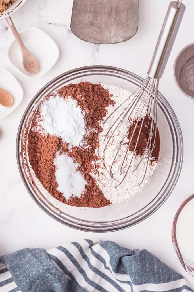 AIR FRYER HOMEMADE CHOCOLATE BUNDT CAKE