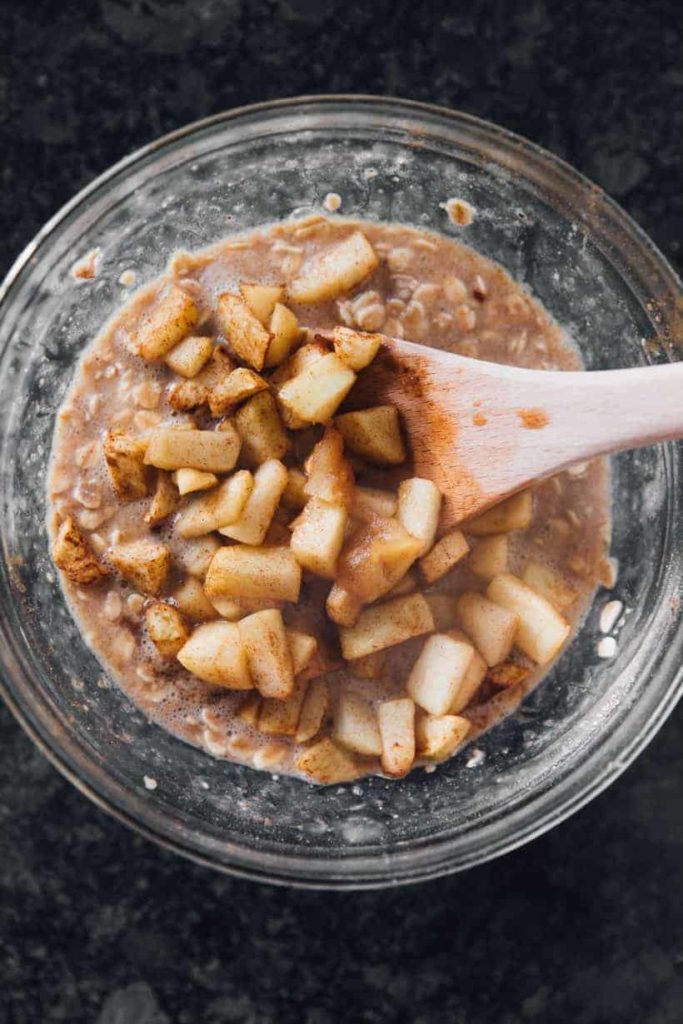 Prepare topping in a large bowl, mix well.