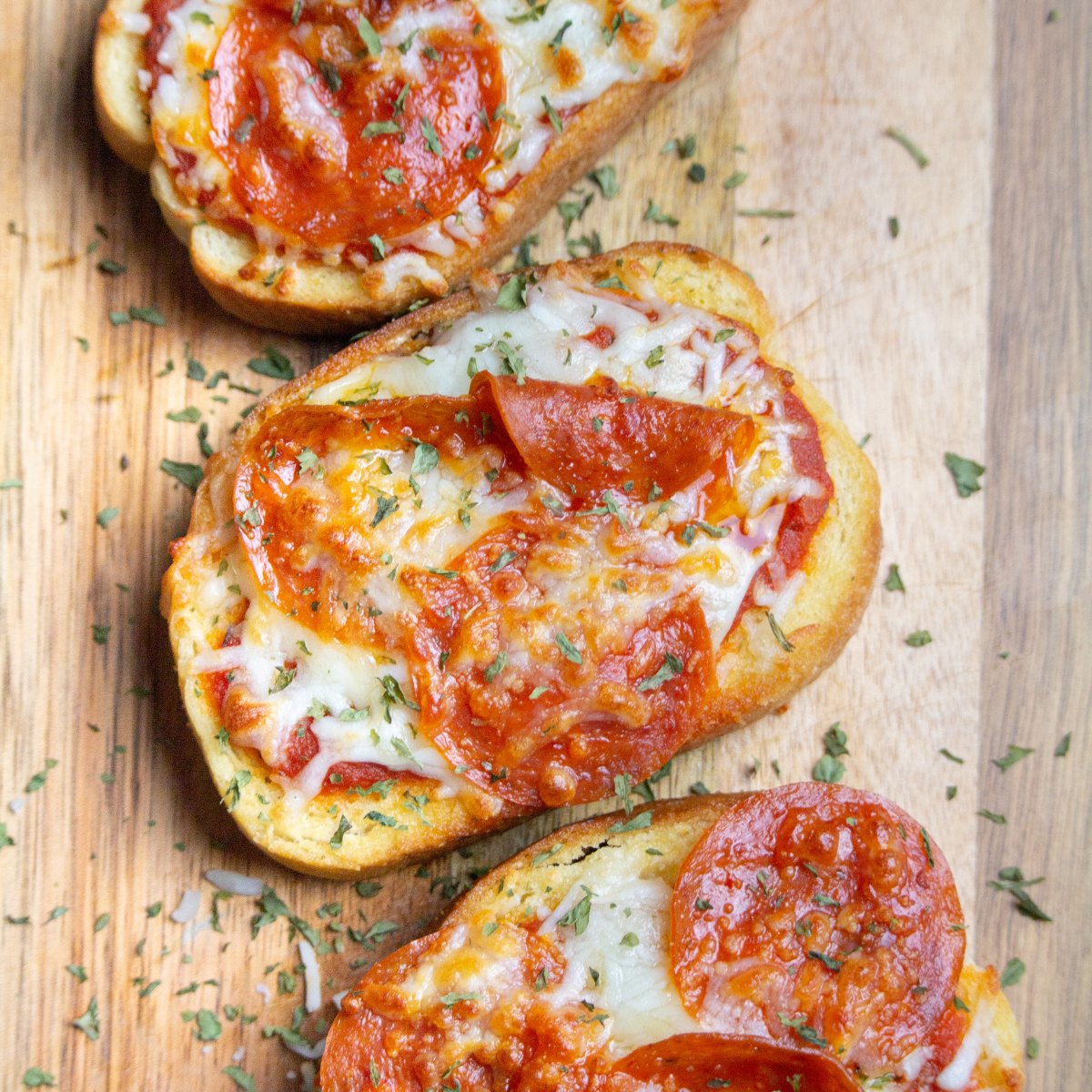 air fryer garlic bread pizza toast