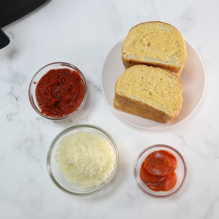 air fryer garlic bread pizza toast (5)