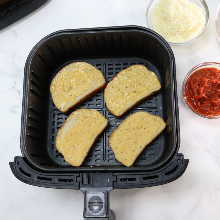 air fryer garlic bread pizza toast (6)