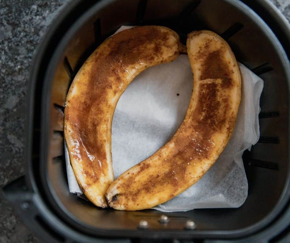 HOW TO MAKE CHOCOLATE-PEANUT BUTTER BANANAS