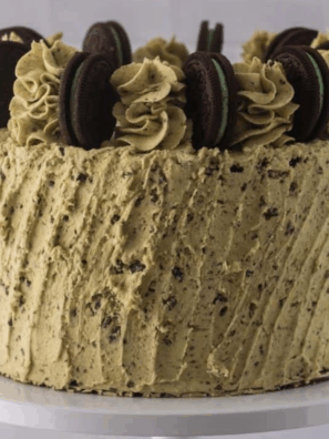 Air Fryer Mint Chocolate Cookies ‘n Creme Cake