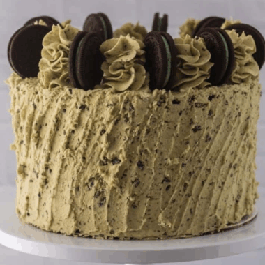 Air Fryer Mint Chocolate Cookies ‘n Creme Cake