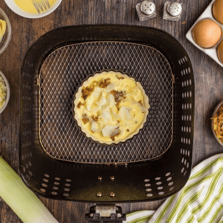 "Golden Air Fryer quiche with caramelized leeks and artichokes"