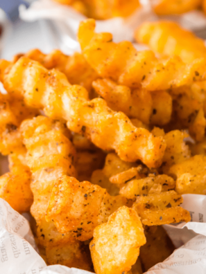 closeup of seasoned air fryer crinkle fries